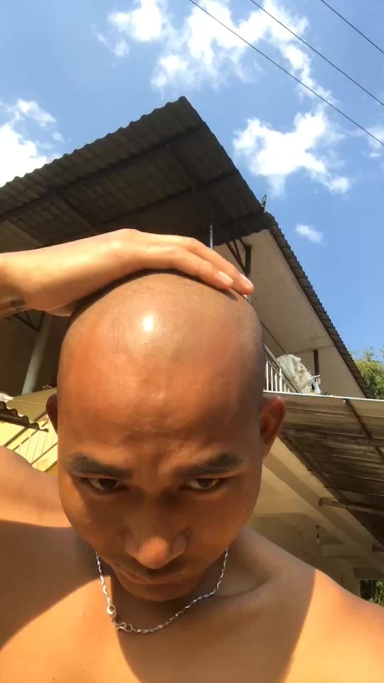 华莱士团购,为什么科比要剃光头 - 抖音