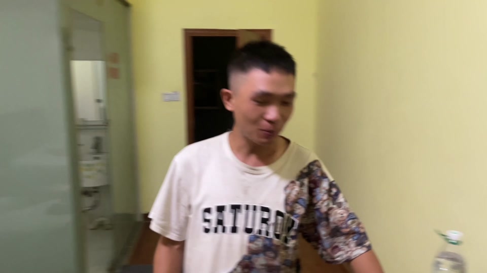 外卖小哥葛较瘦