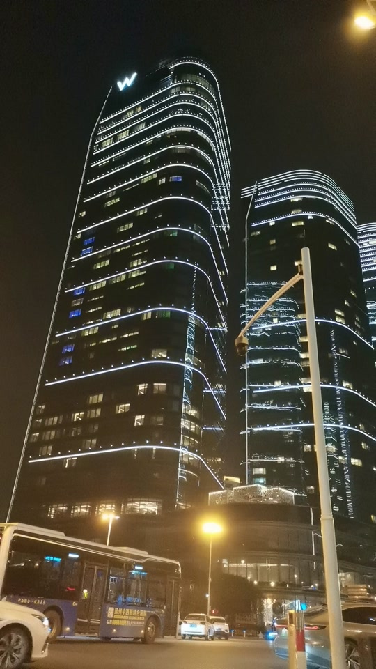 小王同学a:你逃得了45分钟的课堂, 你逃得了生活吗#东方之门 #地标