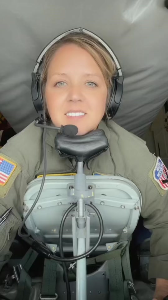 美军华裔女兵向中国海警喊话什么军衔 - 抖音