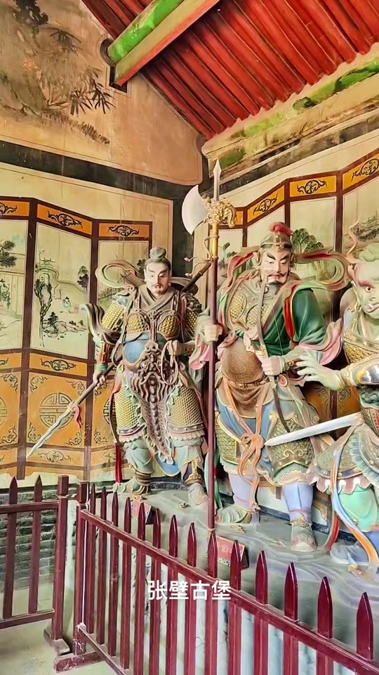 终南山楼观台:头戴三山飞凤帽,身穿一领淡鹅黄