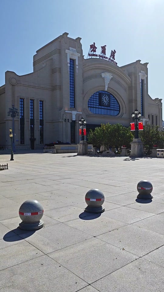 哈尔滨西站如何由西广场到东广场