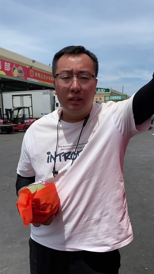 首衡侯哥聊水果:#哈密瓜 【古博士】精品哈密瓜,脆香甜!