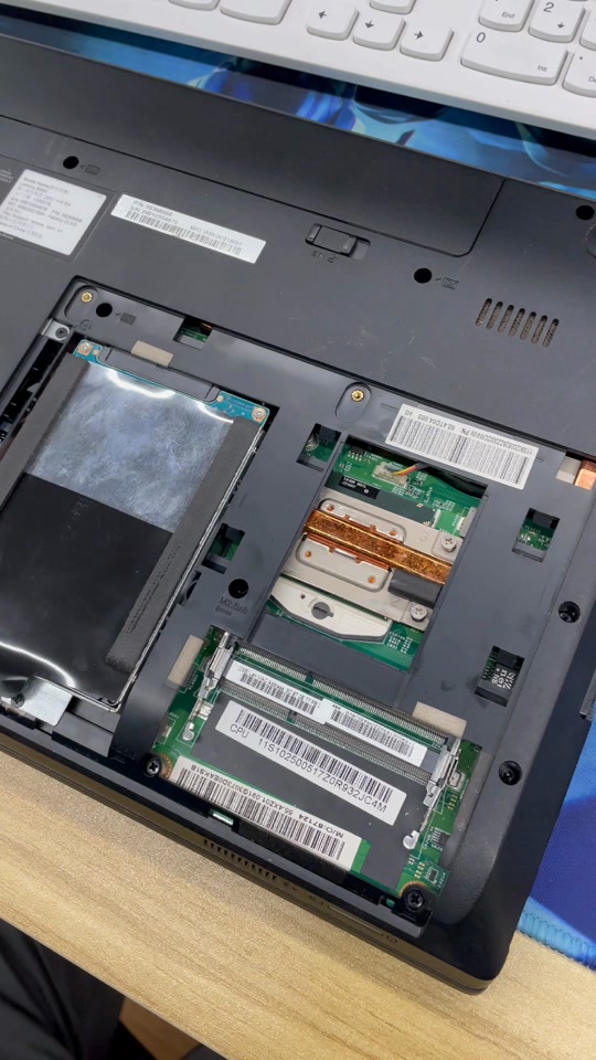 荣耀笔记本电脑内存条怎么拆下来 - 抖音