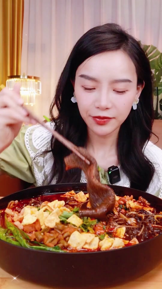 :你们试过螺蛳粉冒菜吗,真的香迷糊了!