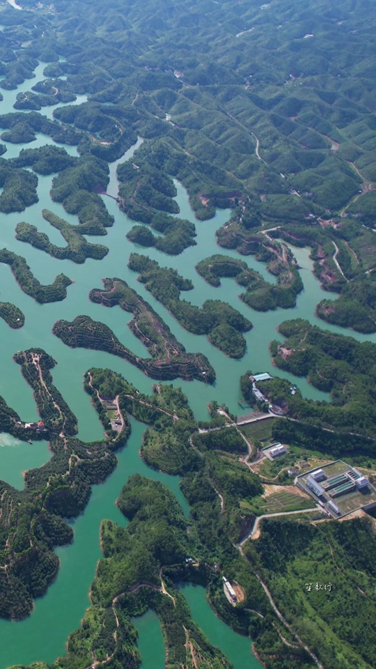 笙歌行:广东梅州的益塘水库,被称为小千岛湖,其绝美风光让人震憾!