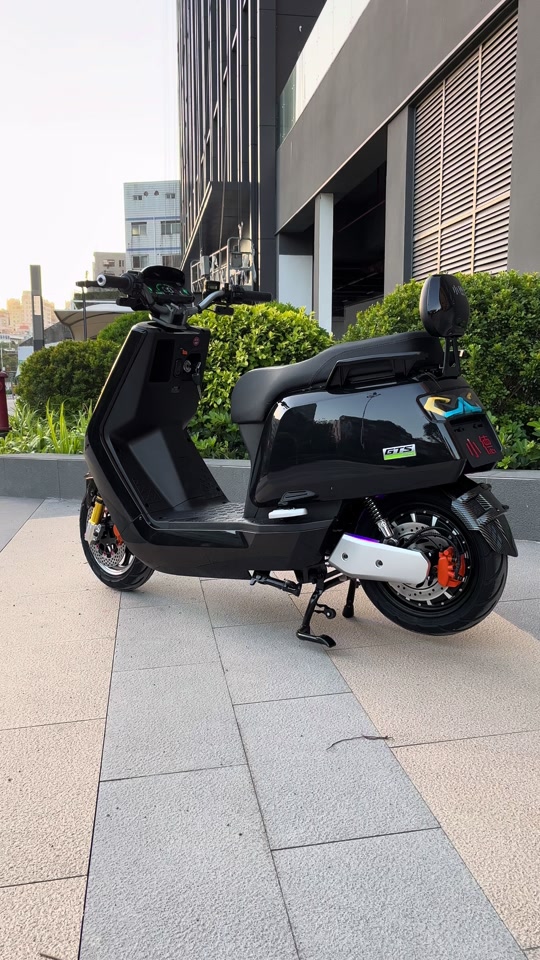 小德幻影gts对比9号电车 - 抖音