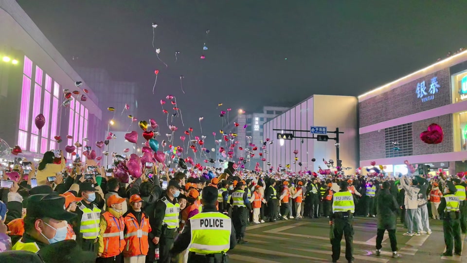 2023年杭州跨年湖滨银泰_2020湖滨银泰跨年_杭州湖滨银泰什么时候建的