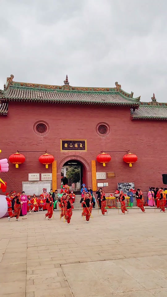 府城关帝庙庙会现场好热闹啊.