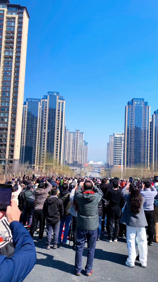 港东五街女骑警都什么时间 - 抖音