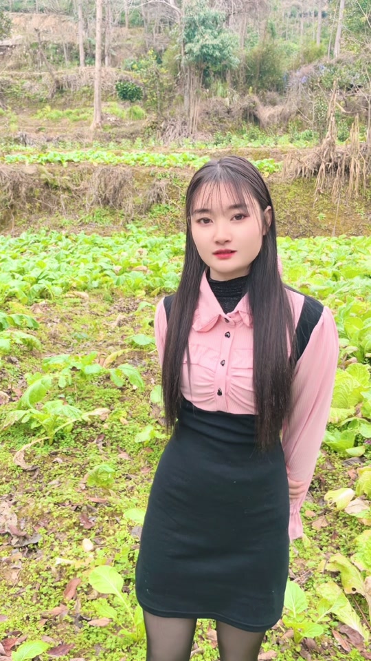 三妹:你看我要得不#农村姑娘你会嫌弃吗 #纯天然绿色蔬菜 #感受大自然