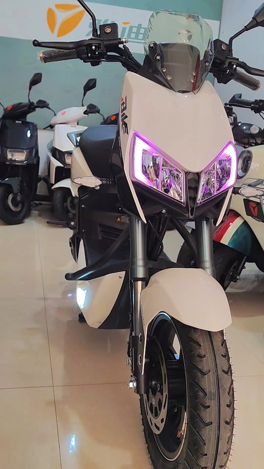 雅迪x5白金版和黑白版哪个更好 - 抖音