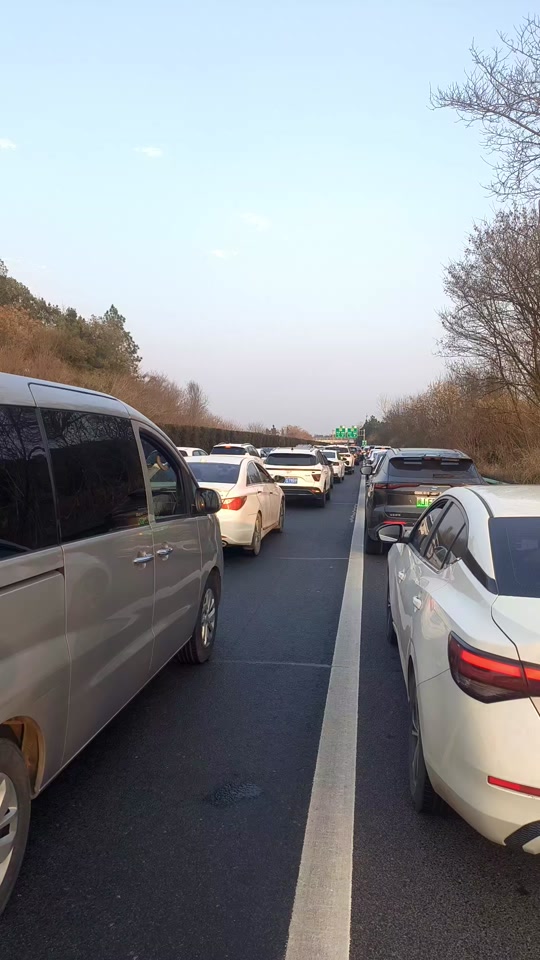 沪渝高速湖北段为什么堵车 - 抖音