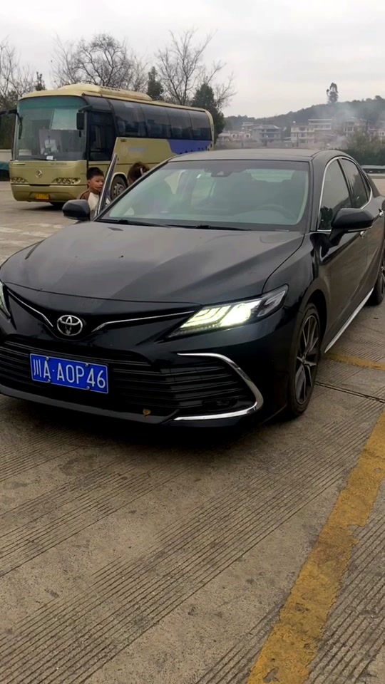 八代半2.5豪华版凯美瑞燃油版配置 - 抖音