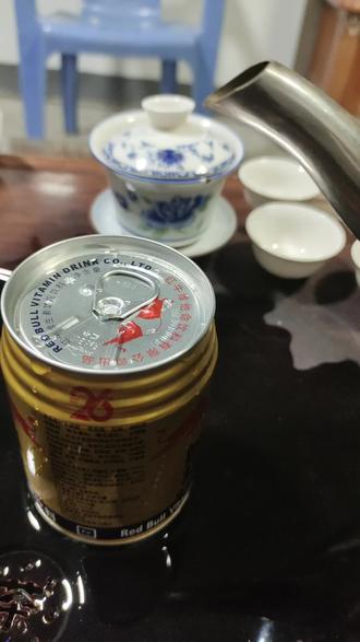 世上无人知你愁唯有开水烫红牛懂的自然懂不懂莫强求