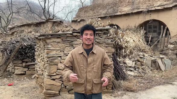 就接到隔壁领村张大爷的电话,说他经常看我直播了 - 抖音