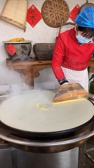 山东煎饼制作过程只有粗粮和水口感软糯香甜我们全家人都爱吃
