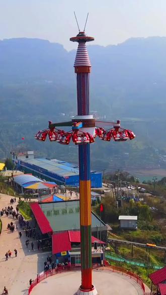 春节期间,重庆人民排着长队来涪陵洋人街玩耍.