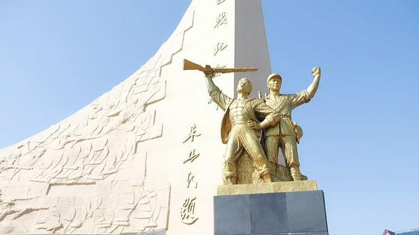 25x 1.5x 2.0x 自动播放  我的红色印象之"朱家店抗日之战"纪念碑!