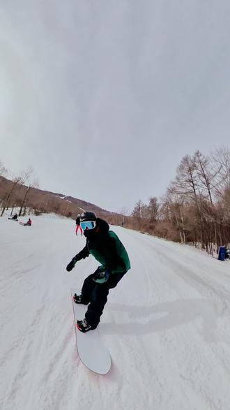 跟朋友们一起滑雪贼开心最后一日自己自拍一下