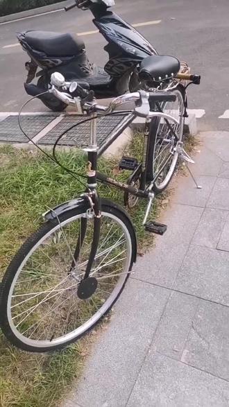 你们知道什么叫二八大杠吗这就是28上海凤凰牌自行车