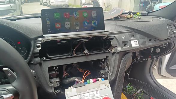 2023款宝马3系前脸 ocycnbieBDPEQp1e2EIA8CB4Ir7aAfb64BYdaL~tplv-dy-resize-origshort-autoq-75:330.jpeg?x-expires=1998482400&x-signature=h0NY6RdscAW14MqdkAz0ZOF3CaE%3D&from=3213915784&s=PackSourceEnum_AWEME_DETAIL&se=false&sc=cover&biz_tag=pcweb_cover&l=20230503223751231049A888D8E5F97F72