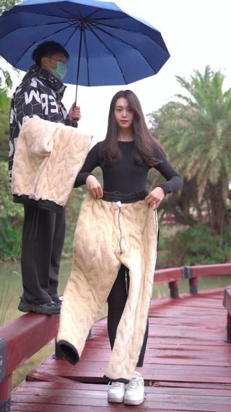 鲨鱼裤为啥不能穿 okAC3eMfMNlfnkJ37byC5dBDAEDlB08QjHdxIW~tplv-dy-resize-origshort-autoq-75:330.jpeg?x-expires=1986850800&x-signature=w8UD%2FhI7q1daKA3ta1DrVLHzDkk%3D&from=3213915784&s=PackSourceEnum_AWEME_DETAIL&se=false&sc=cover&biz_tag=pcweb_cover&l=021671492367046fdbddc01001001832542112f4000001228dce6