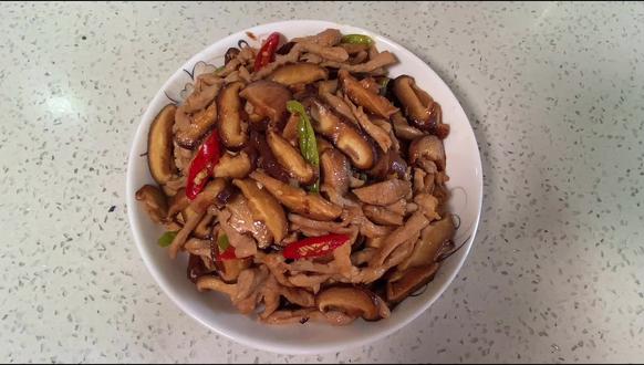 炒肉丝怎么做又嫩又好吃 3729eb90339f47f1b82d18a299f60abd~tplv-dy-resize-origshort-autoq-75:330.jpeg?x-expires=1986310800&x-signature=SjjGkVEyfJ2OjqFvQwveAKNJQd4%3D&from=3213915784&s=PackSourceEnum_AWEME_DETAIL&se=false&sc=cover&biz_tag=pcweb_cover&l=202212140131280101580290693D40D91B